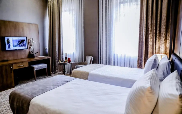 Addison Hotel