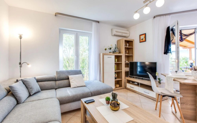 Amazing Apartment in Vantacici With Wifi and 2 Bedrooms