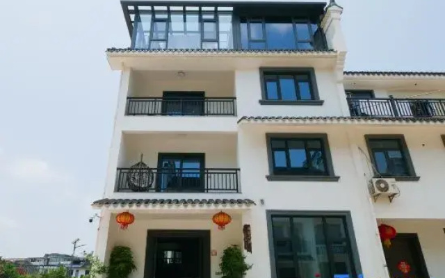 Yi Jia Xiao Zhu