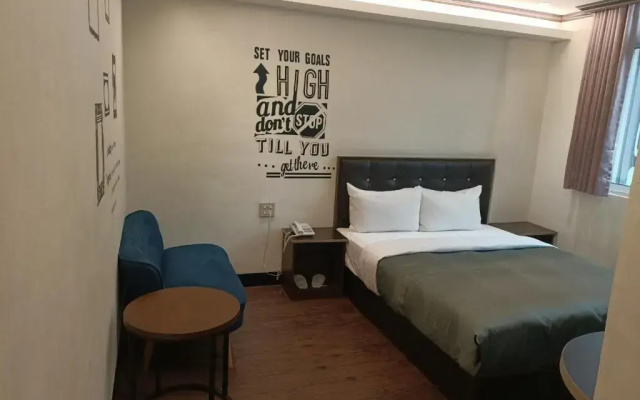 Holiday Business Hotel
