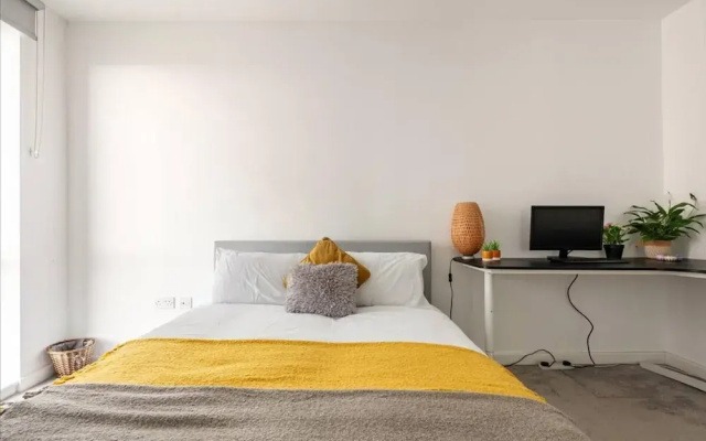 Impeccable 2-bed Apartment in Wembley