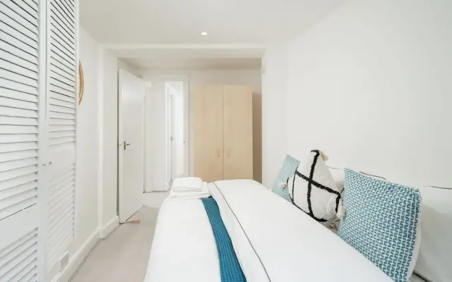 Russell Sq Suite 2 Bed Apartment
