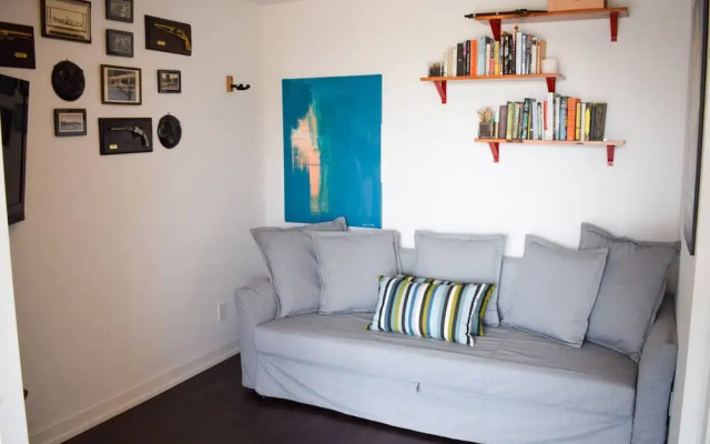 Modern Queen West 2 Bedroom and 2 Bathroom