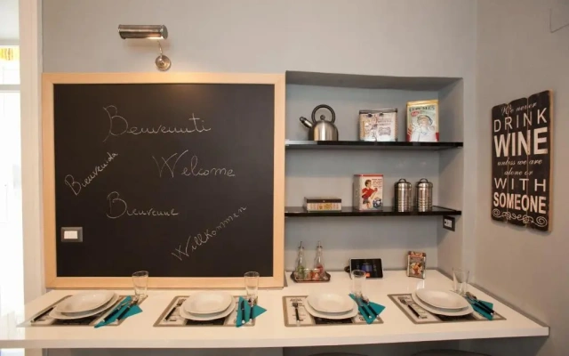 Largo Donnaregina Home