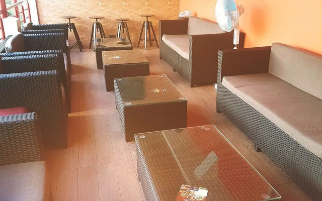 GEI8 Hotels & Lounge