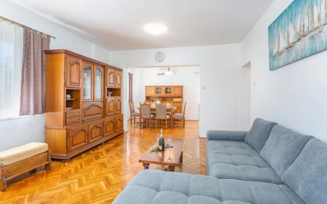 Stunning Apartment in Malinska With Wifi and 2 Bedrooms