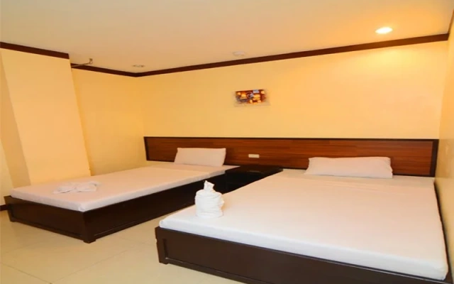 Avenue 5 Hotel