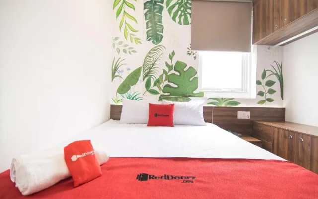 RedDoorz Plus @ Tran Quang Khai Street
