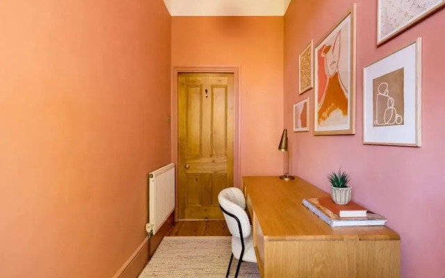The Abinger Place - Inviting 2bdr House With Study Room & Garden