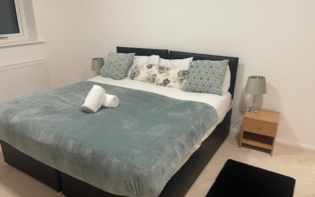 2BR Apt-sleeps 5-accessible-central Dartford