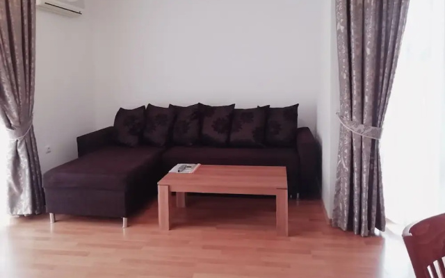 Efir Aparthotel