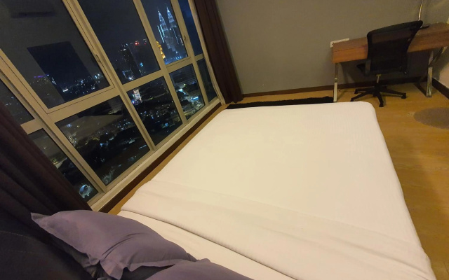 Regalia Residence KLCC View by iLuxHome