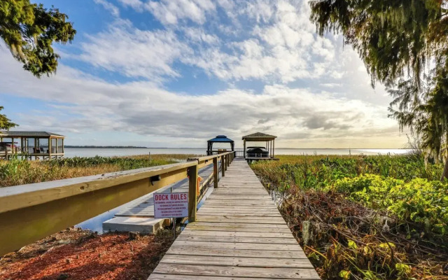 Lake Harris Retreat: 2 Docks & Kayaks!