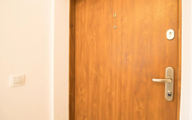 Studio-Apartment between Schoenbrunn & the City Center (09)