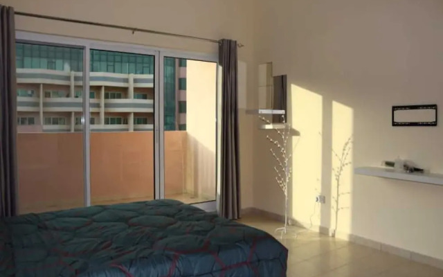 Discovery Gardens - Stunning Studio With Balcony And Free Parking