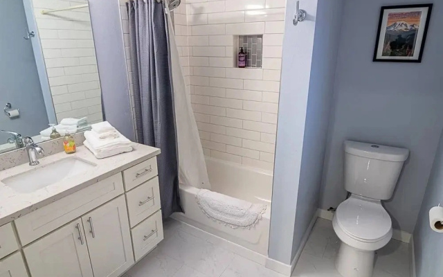 PNW Retreat Great Location in South Seattle!