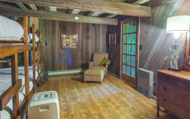 Resort Amenities: Family-friendly Dubois Cabin