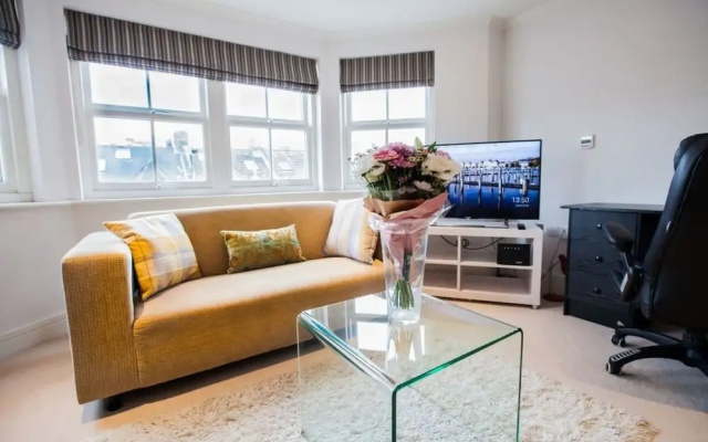 1bed Sleeps 4 in West Kensington 7mins to Tube
