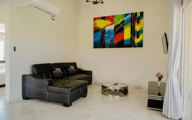 Huge 4-bedroom Apartment 2 km From Eagle Beach