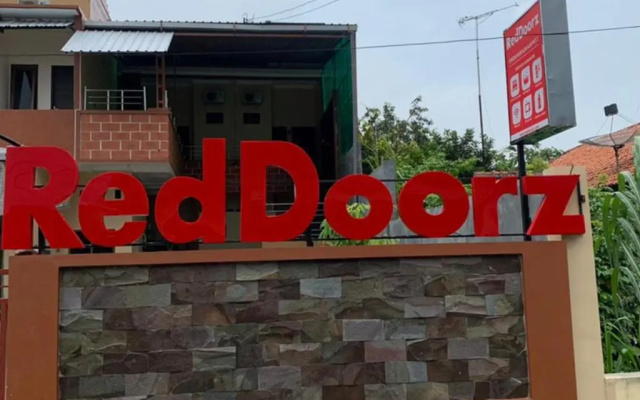 RedDoorz Syariah near Kawasan Simpang Lima Pati