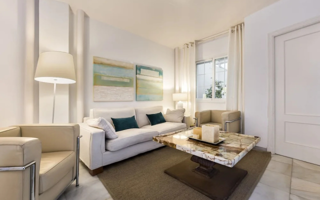 Prime Location 3 BD Duplex With Patio. Fernandez y Gonzalez