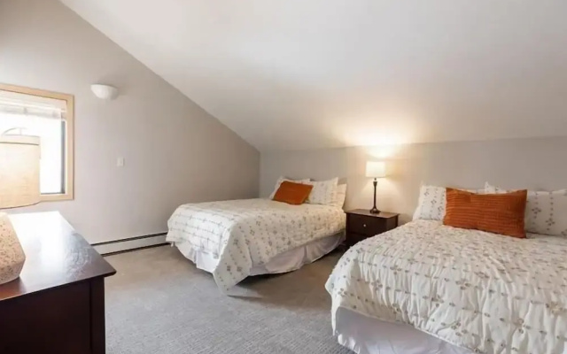 17 Vail Road Condos Ski All Day! Right in the Heart of the Village by RedAwning