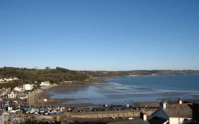 Peaceful Holiday Home in Saundersfoot With Balcony