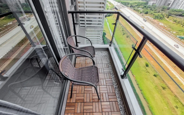 Fully Furnished And Modern 2Br Apartment At Sky House Bsd