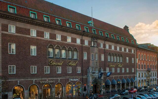Clarion Grand Hotel вид на фасад
