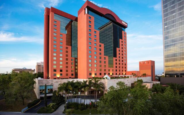 Отель Hilton Guadalajara Гвадалахара вид на фасад