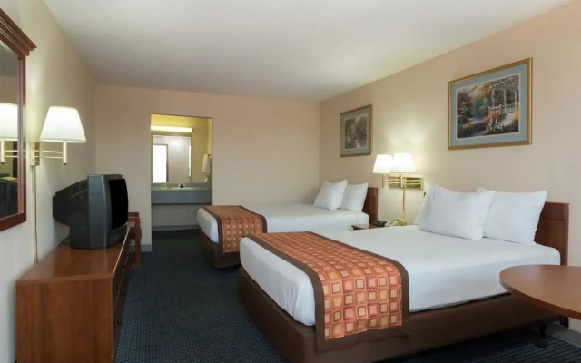 Days Inn By Wyndham Indianapolis East Post Road