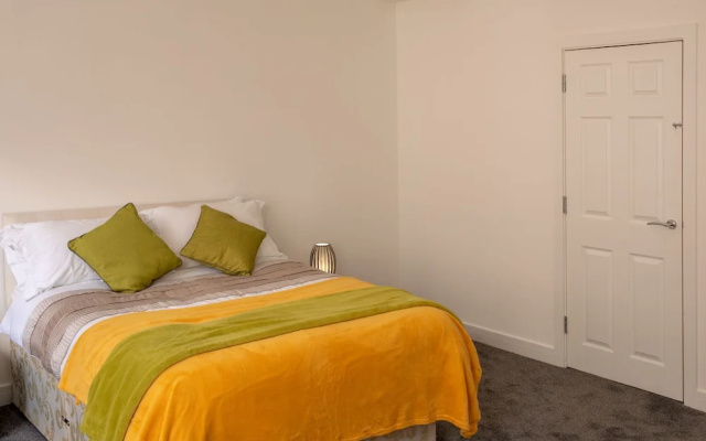 Fantastic Bradford Townhouse 6 bedrooms