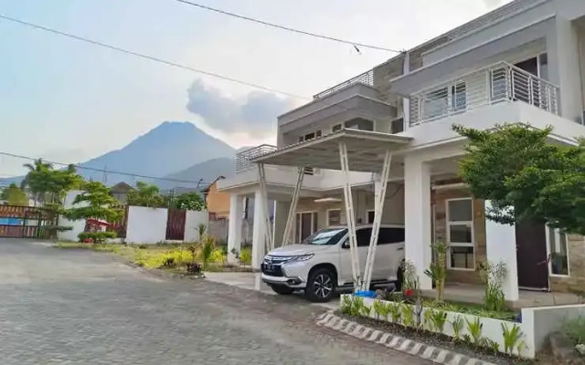 De Terrace Villa Kav 19 with Private Pool by N2K