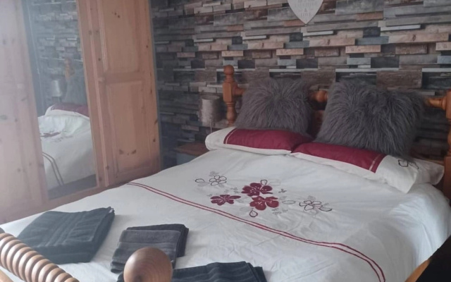 1 Apartment Sleeps 2