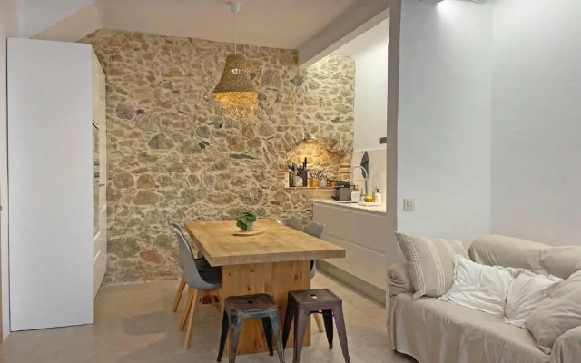 Luxe 8P dorpshuis centrum l'Escala 50m van strand