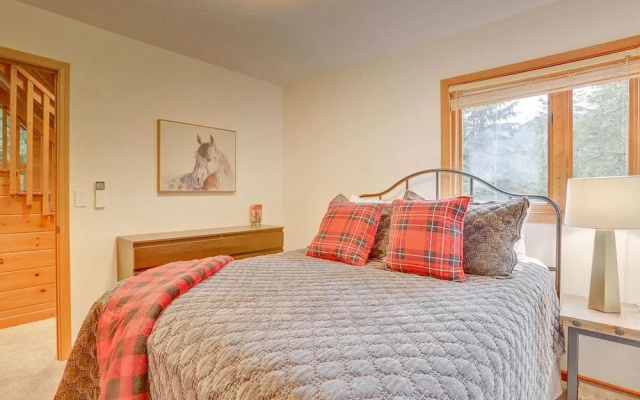 Huckleberry Mountain Lodge