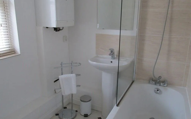 Bath Breaks Apartments