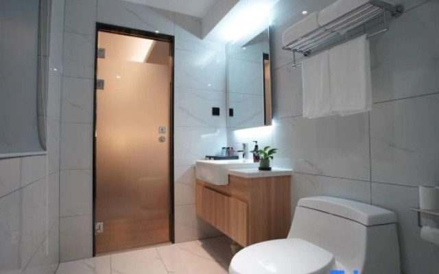 H Hotel (Beijing Fengtai Railway Station)