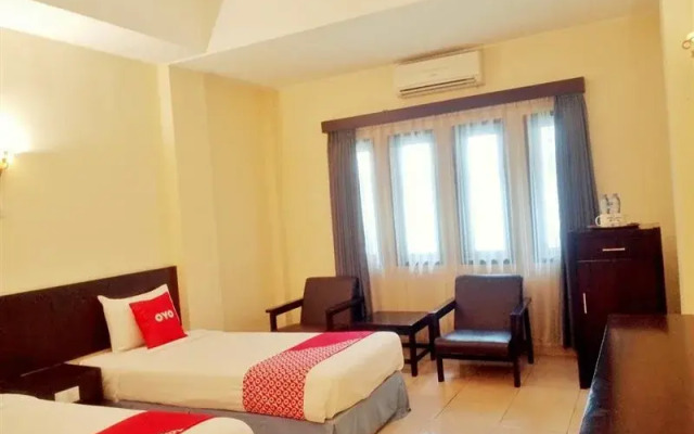 OYO 90102 Edotel Hotel By Dbest Hospitality