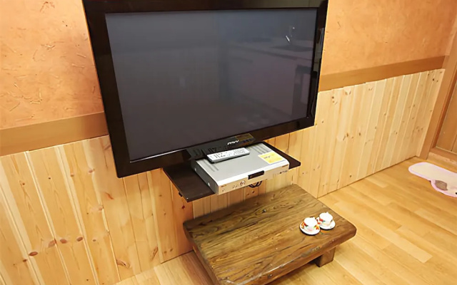 Hongcheon Giwajip View Pension