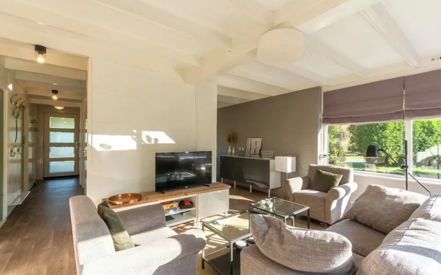 Bungalow in Sint Maartenszee Near Beach