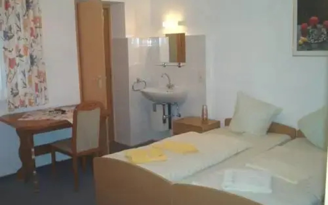Komfort-Pension Haus Christel & Guesthouses