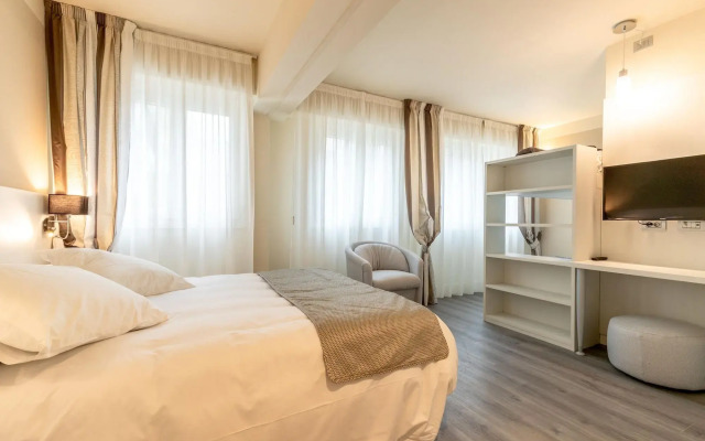 La Dolce Vita Hotel