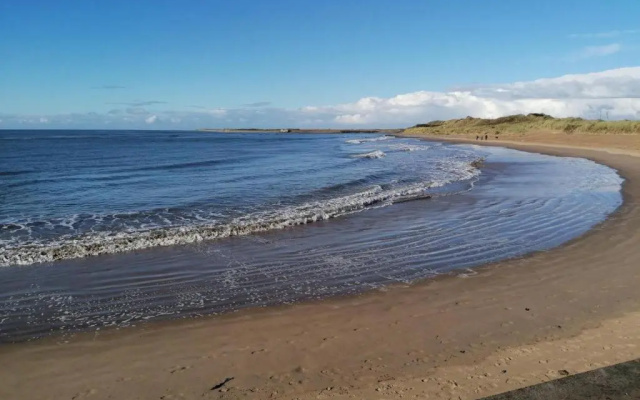 Charming 3BD Seaside Retreat in Burry Port