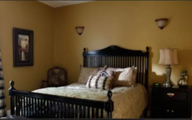 Natchez Manor Bed & Breakfast