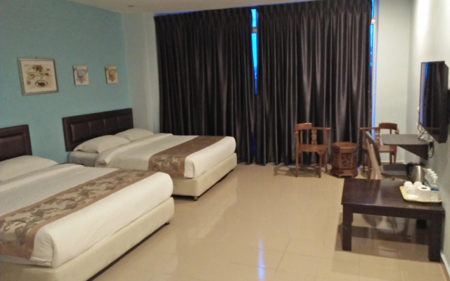 Tiong Hua Hotel