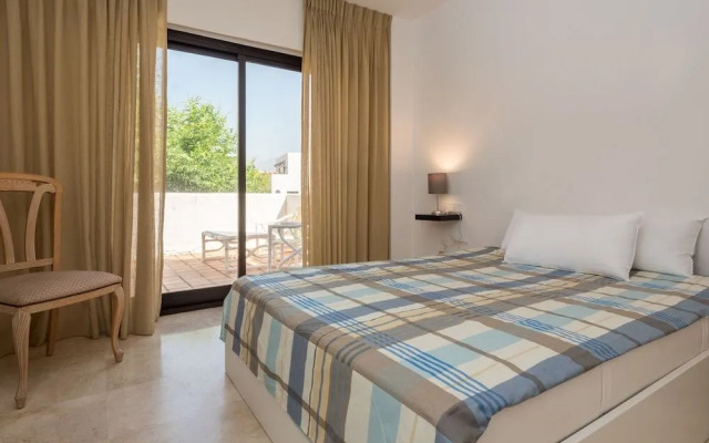 Infocom Apartment Golden Mile Coto Real