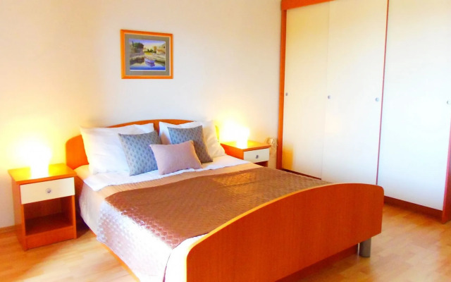 Apartment Bor - with great view: A1Garbin Makarska, Riviera Makarska