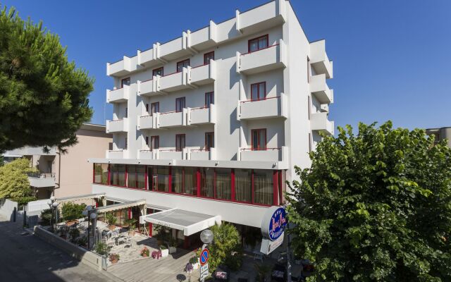 Hotel Nobel Римини вид на фасад