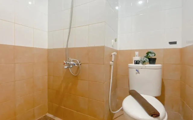 Cozy Living 2Br At Green Pramuka City Apartment